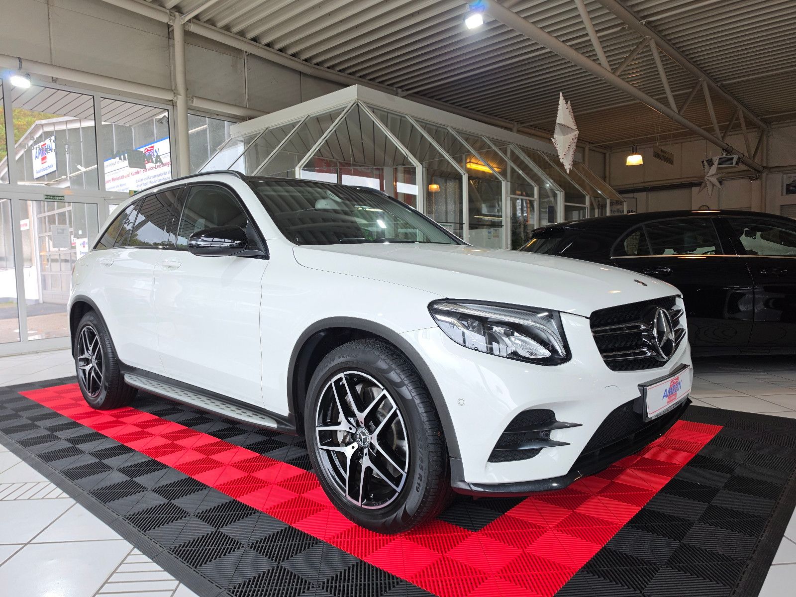 Mercedes-Benz GLC 300 4Matic AMG Line+LED+KAMERA+19&amp;quot; AMG+