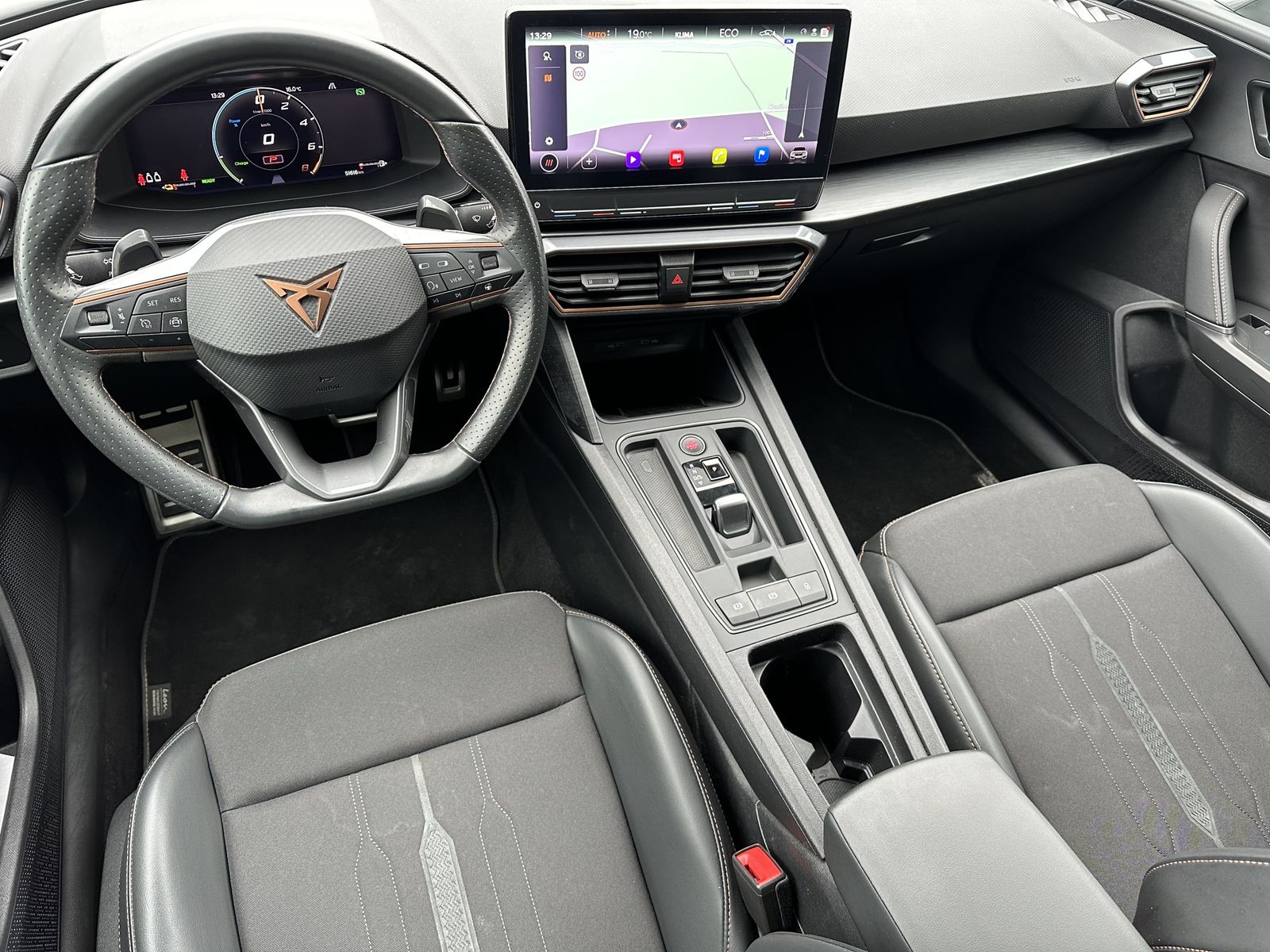 Fahrzeugabbildung CUPRA Leon SpT VZ e-Hybrid NAV+LED+AHK+KESSY+VISIONPL