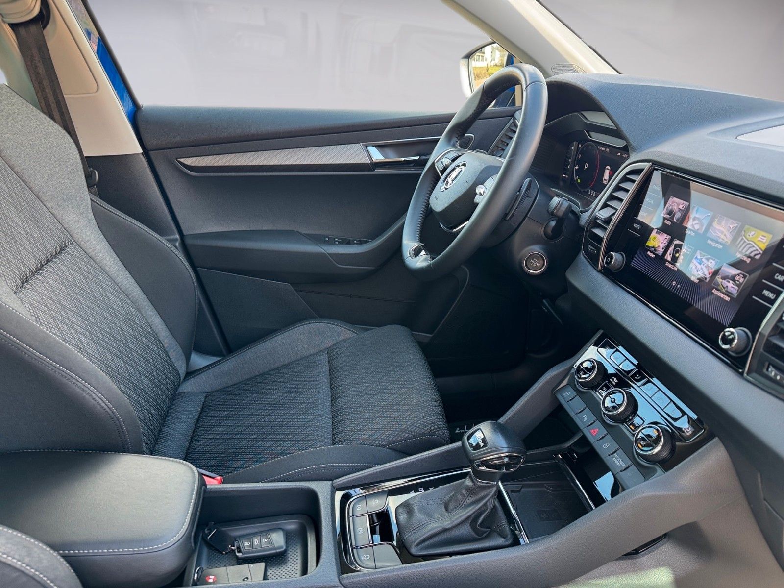 Fahrzeugabbildung SKODA Karoq 2.0l TDI DSG 4x4 STYLE