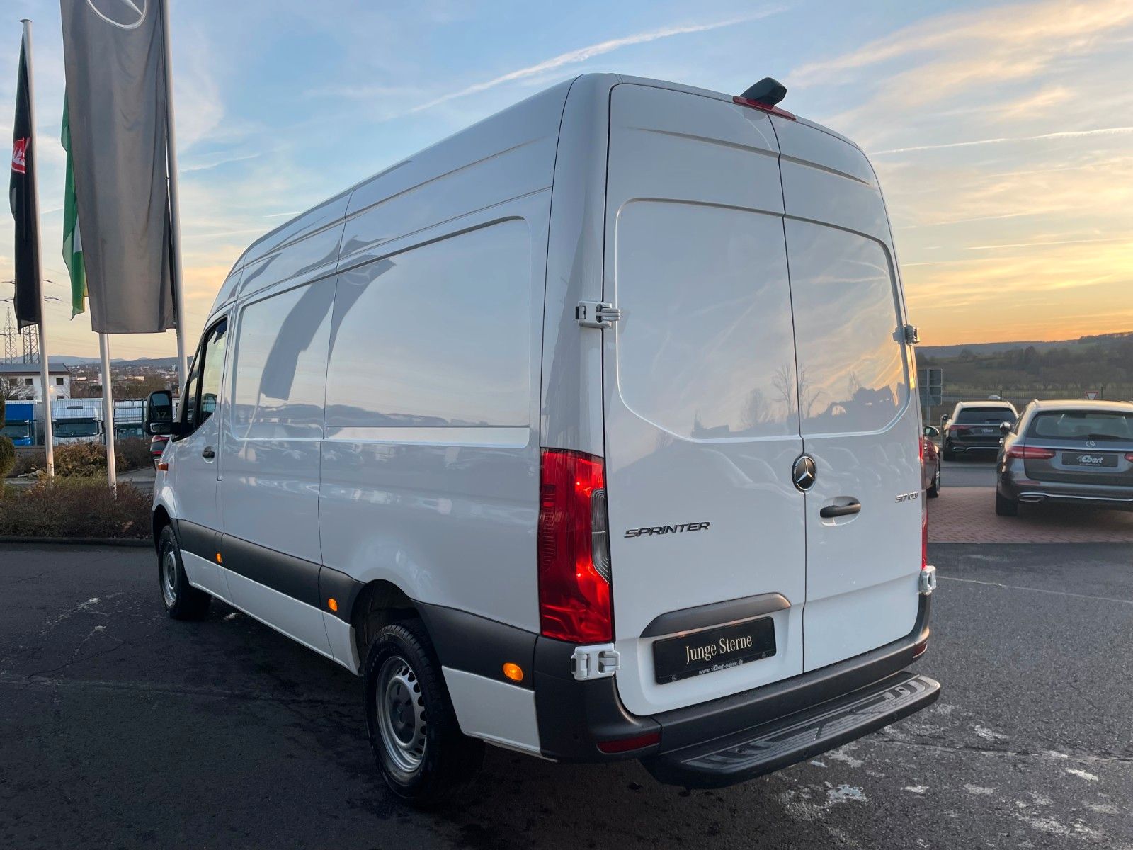 Fahrzeugabbildung Mercedes-Benz Sprinter 317 CDI 3665 9G Klima 360 MBUX