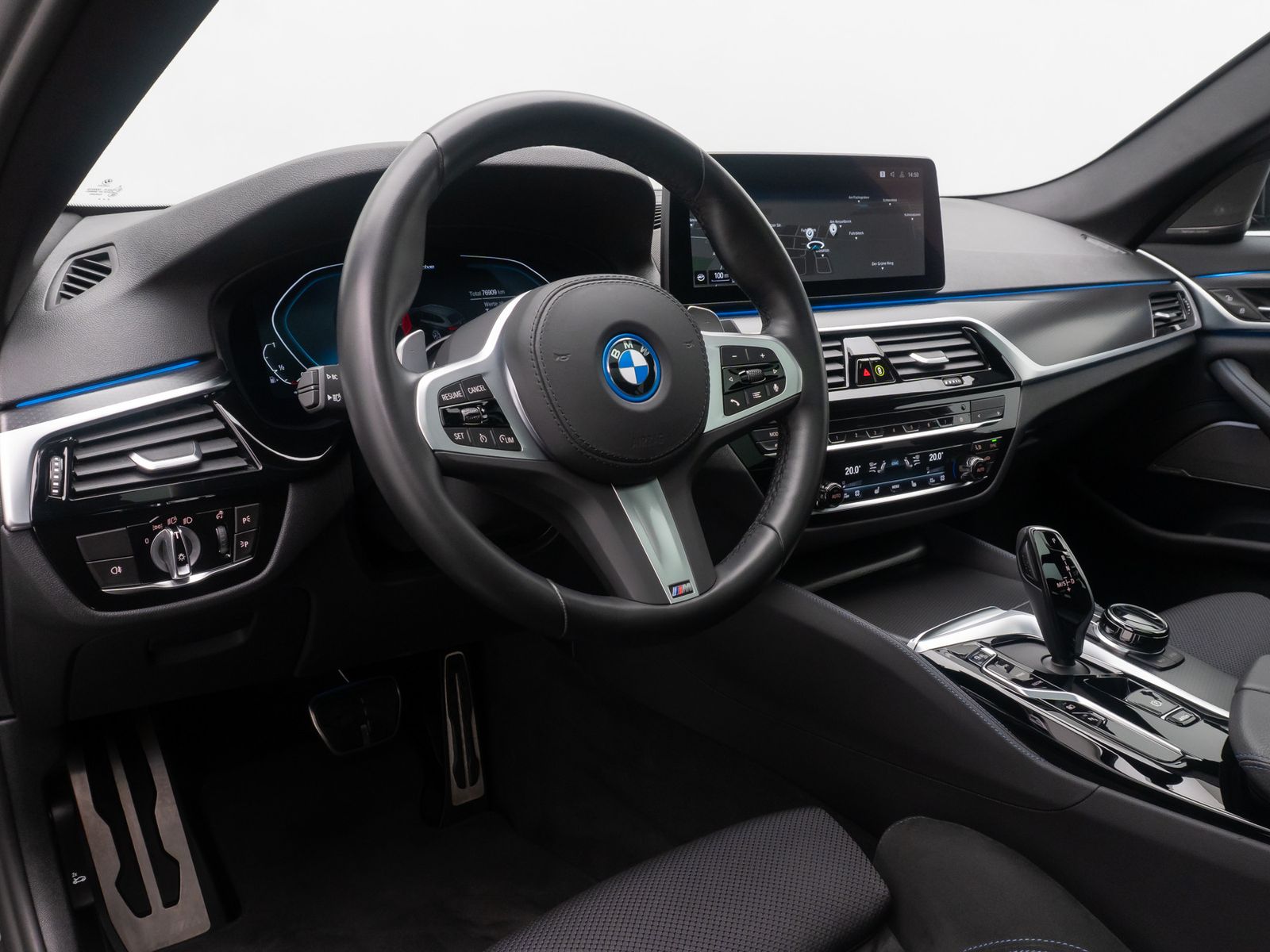 Fahrzeugabbildung BMW 530e xD M Sport Panorama HUD DAB H/K Kamera AHK