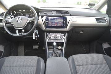 Volkswagen Touran - 9