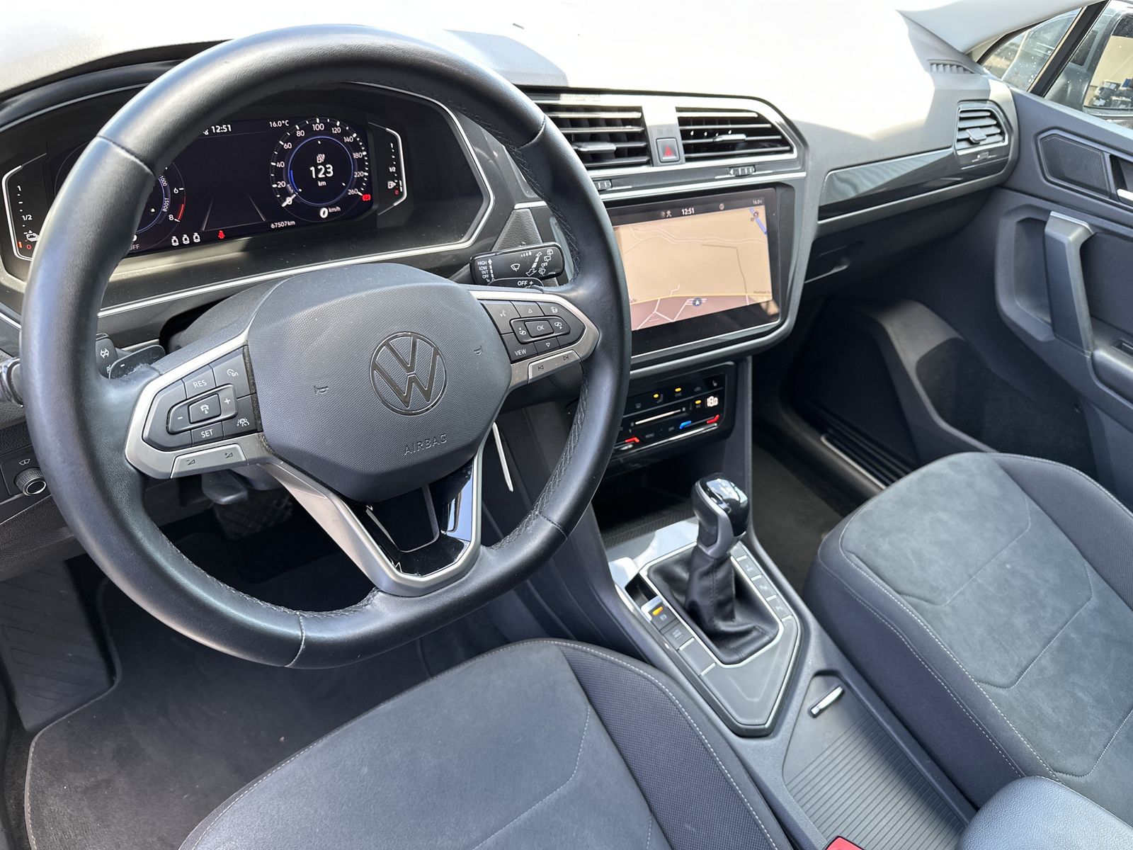 Fahrzeugabbildung Volkswagen Tiguan 1.4 eHybrid DSG Elegance NAV+LED+VC+HUD