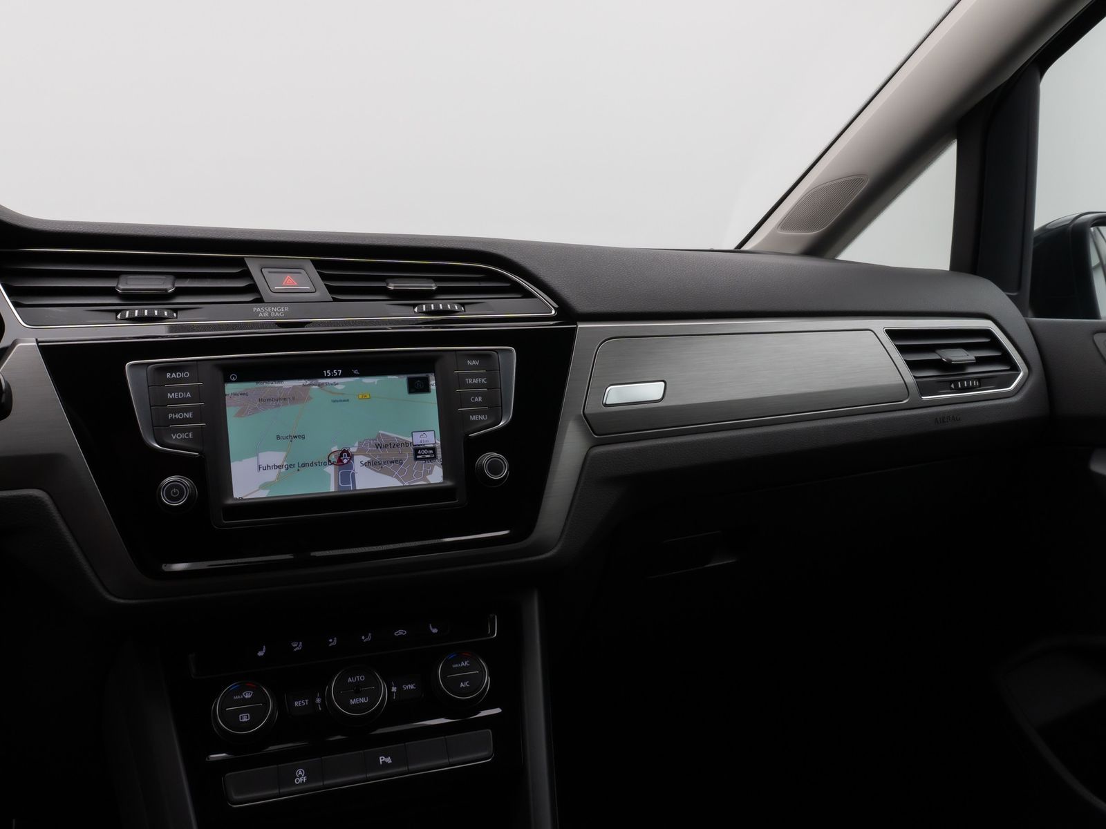 Fahrzeugabbildung Volkswagen Touran 2.0 TDI BMT Navi Stzhz ACC PDC AHK 8fach