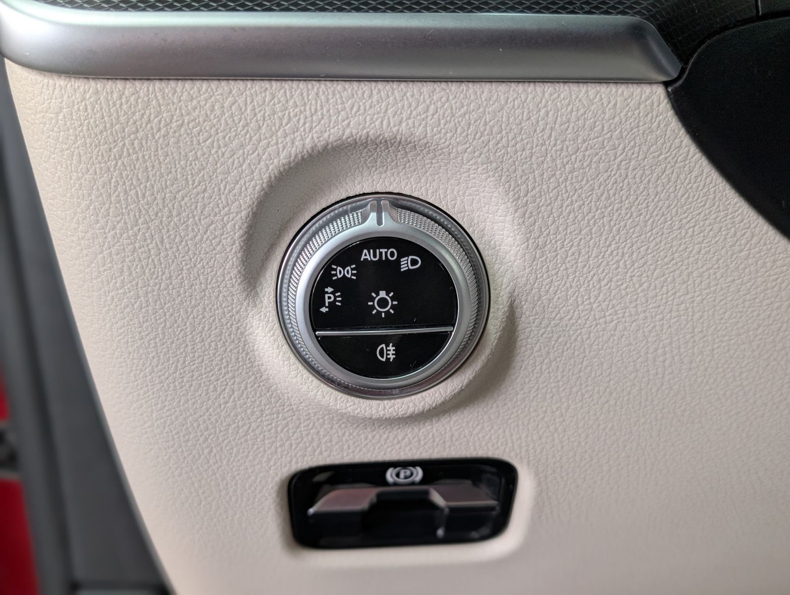 Fahrzeugabbildung Mercedes-Benz C 220 d T 2x Avantgarde LED AHK LEDER KAM 4x-SHZ