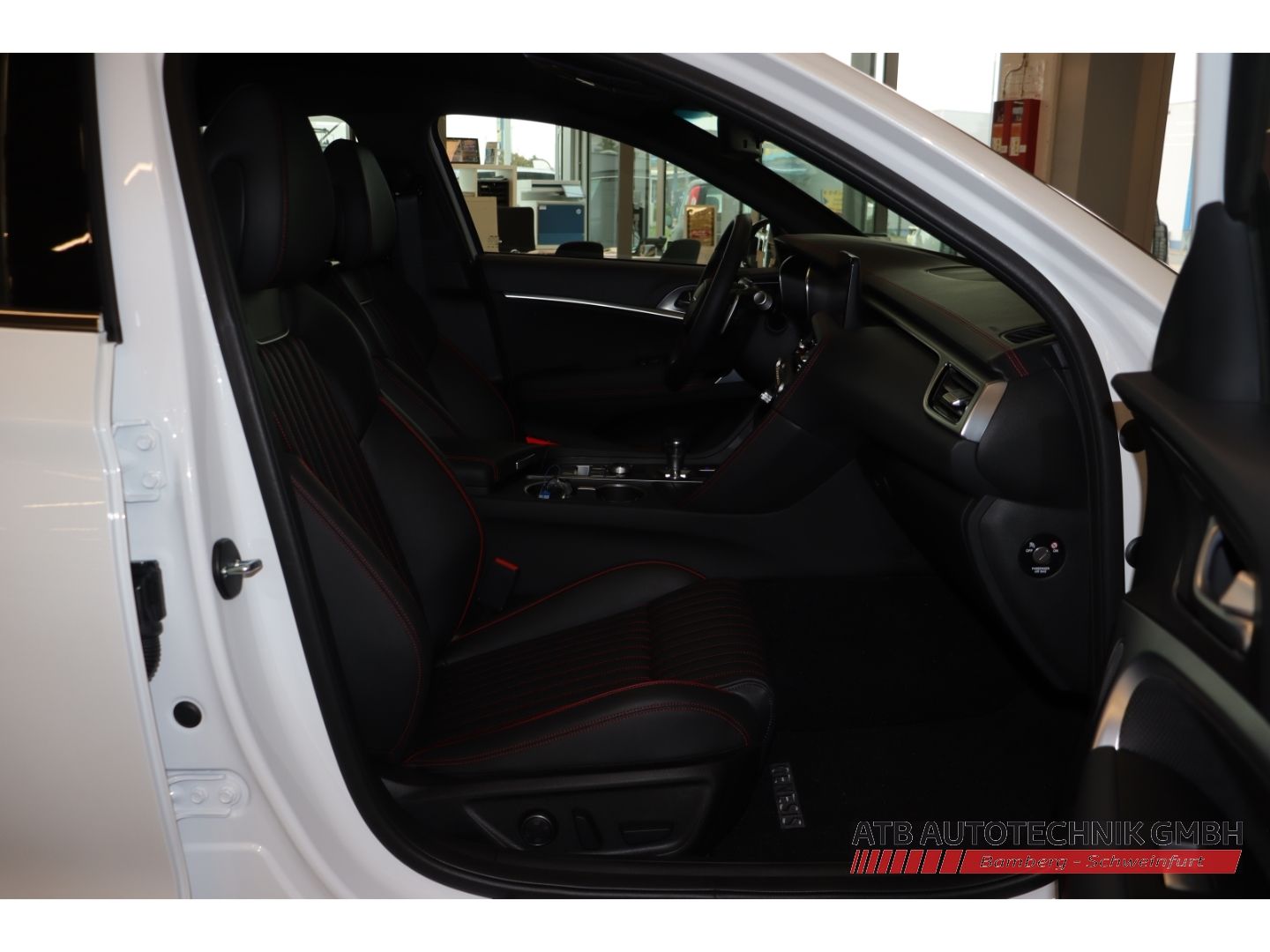 Fahrzeugabbildung Genesis G70 Shooting Brake 2.0T PLUS 4WD SPORT, Sitz, In