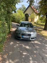 Audi AUDI A4 , B8 ,1.8 TFSI EZ : 05.2010 - Audi A4 mit Benzin-Antrieb: Limousine, 2.8