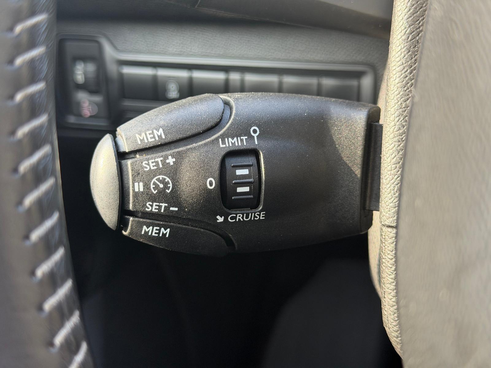 Peugeot 308 SW LED Navi PDC CarPlay Shz 8xAlu, миниатюра 26