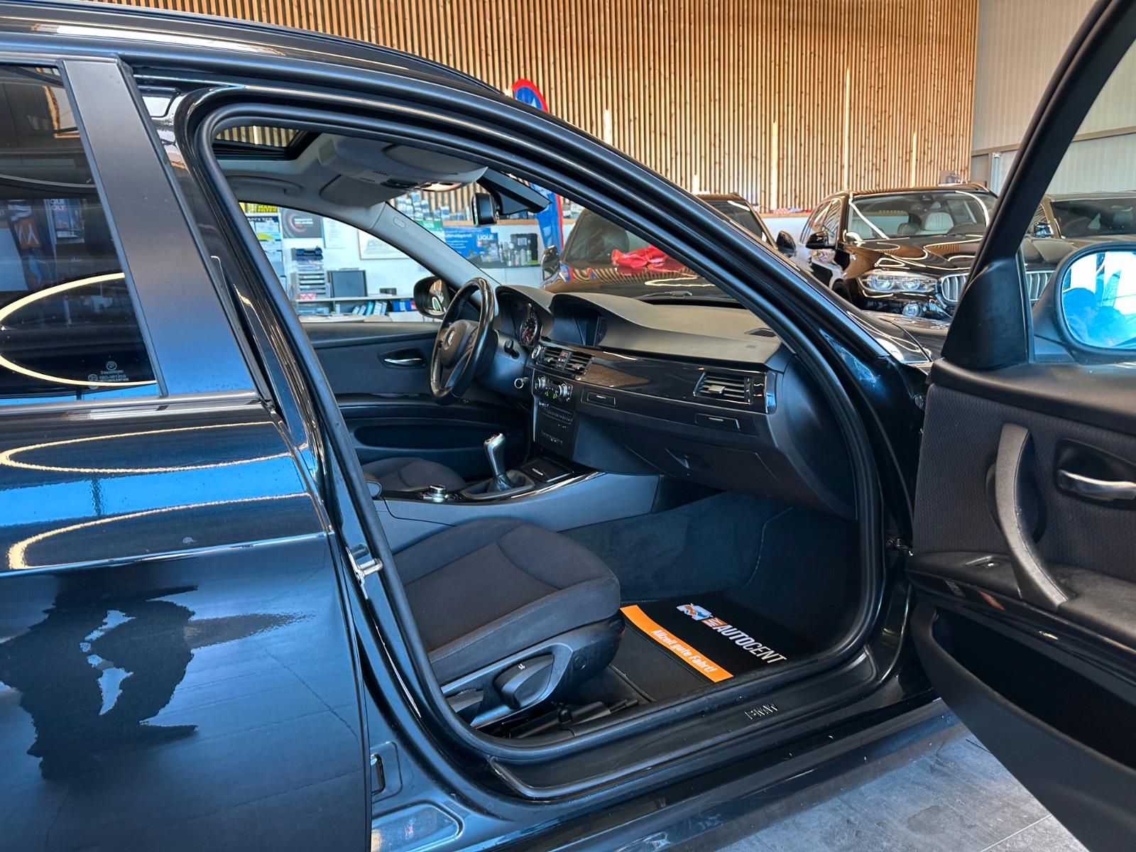 BMW 320 2011 — photo 40