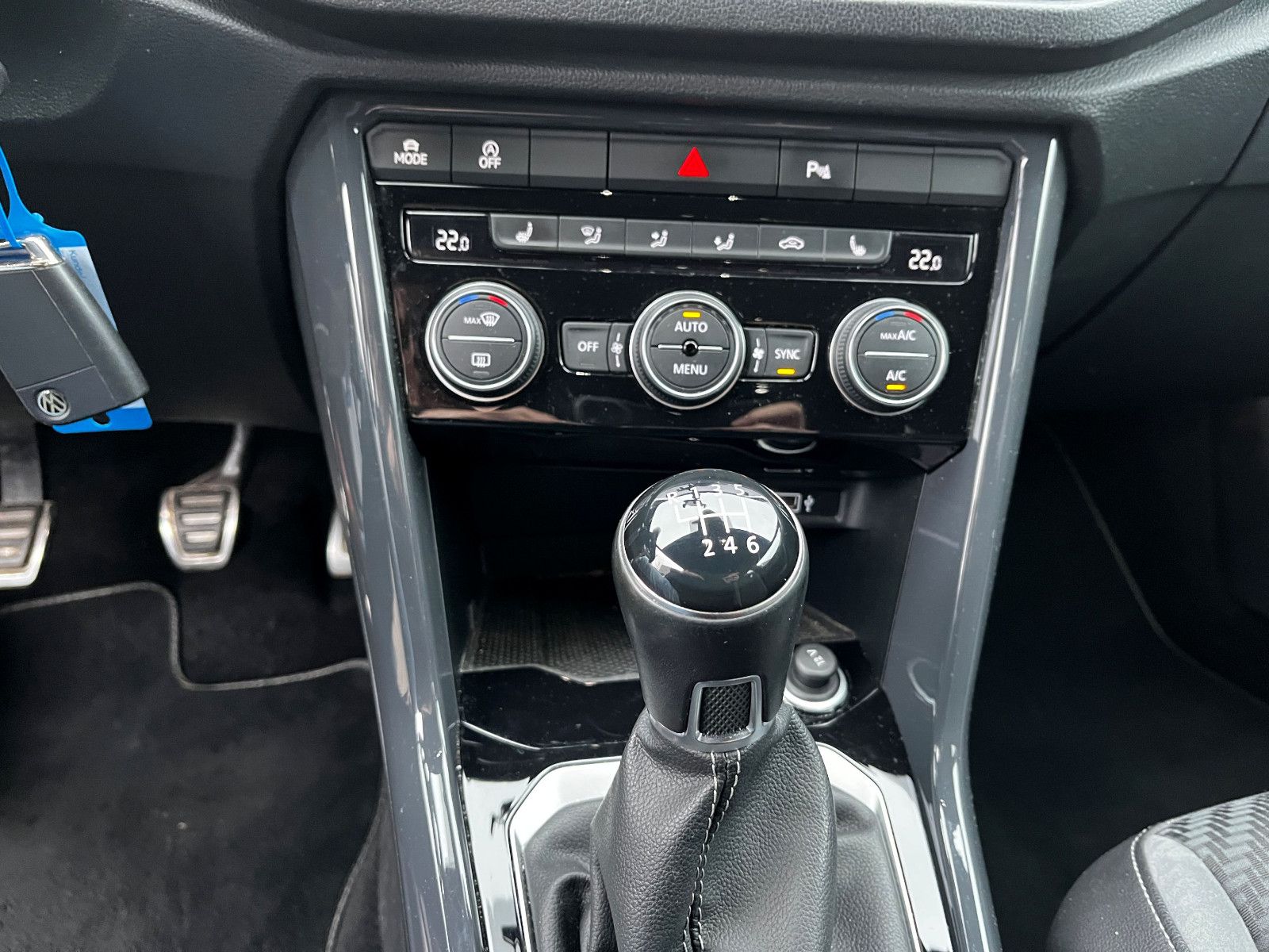 Fahrzeugabbildung Volkswagen T-Roc R-Line SHZ PDC NAV 19"