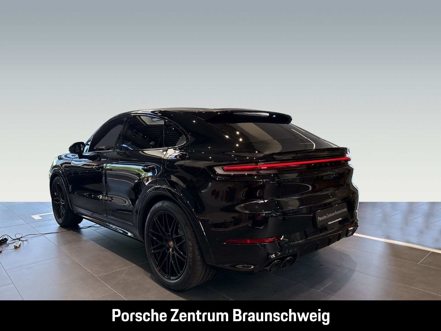 Porsche Cayenne E-Hybrid Coupe Black Edition HA-Lenkung imagem 3