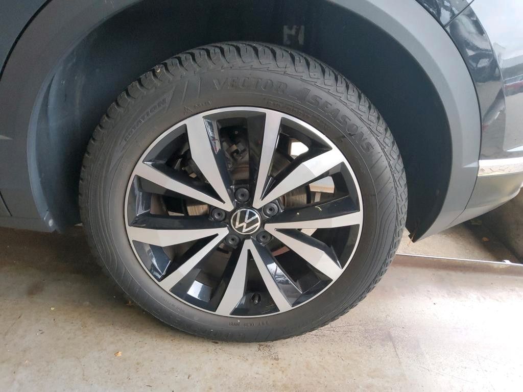 Fahrzeugabbildung Volkswagen T-Roc SPORT R-LINE PANONAVI BEATS SITZH. 1H