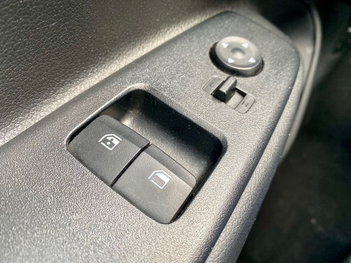 Fahrzeugabbildung Hyundai i10 1.0 Automatik KLIMA SITZ+LRHZ ALLWETTER PDC