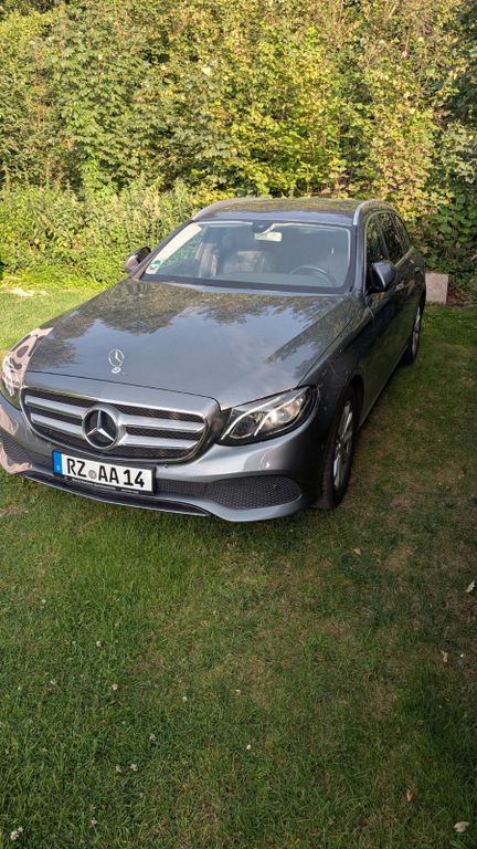 Image of Mercedes-Benz E 220