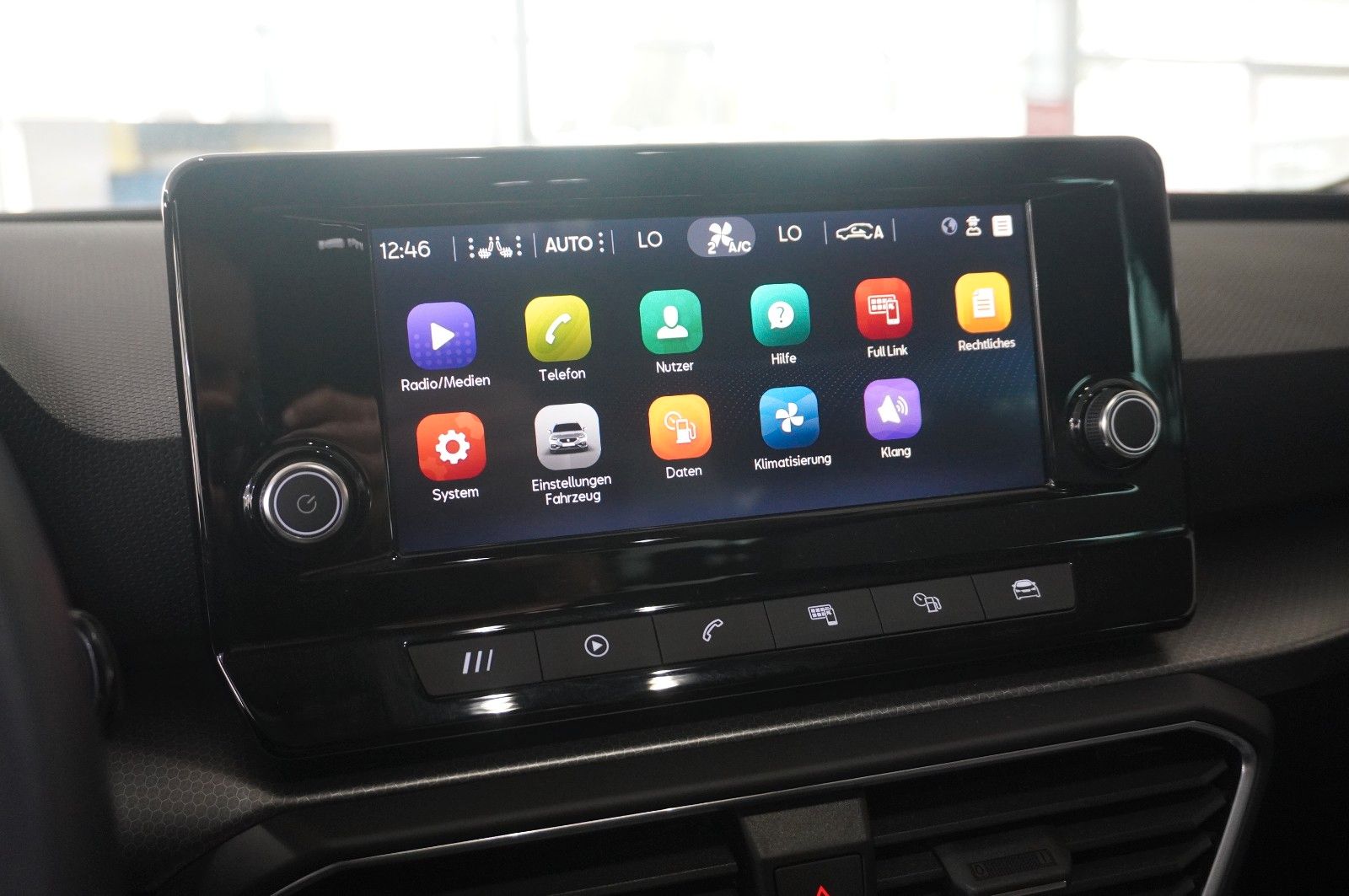 Fahrzeugabbildung SEAT Leon ST 2.0 TSI STYLE NAVI/LED/KAMERA/VIRT./DAB+