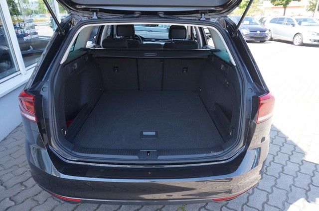 Fahrzeugabbildung Volkswagen Passat Variant TDI Business DSG LED AHK Navi ACC
