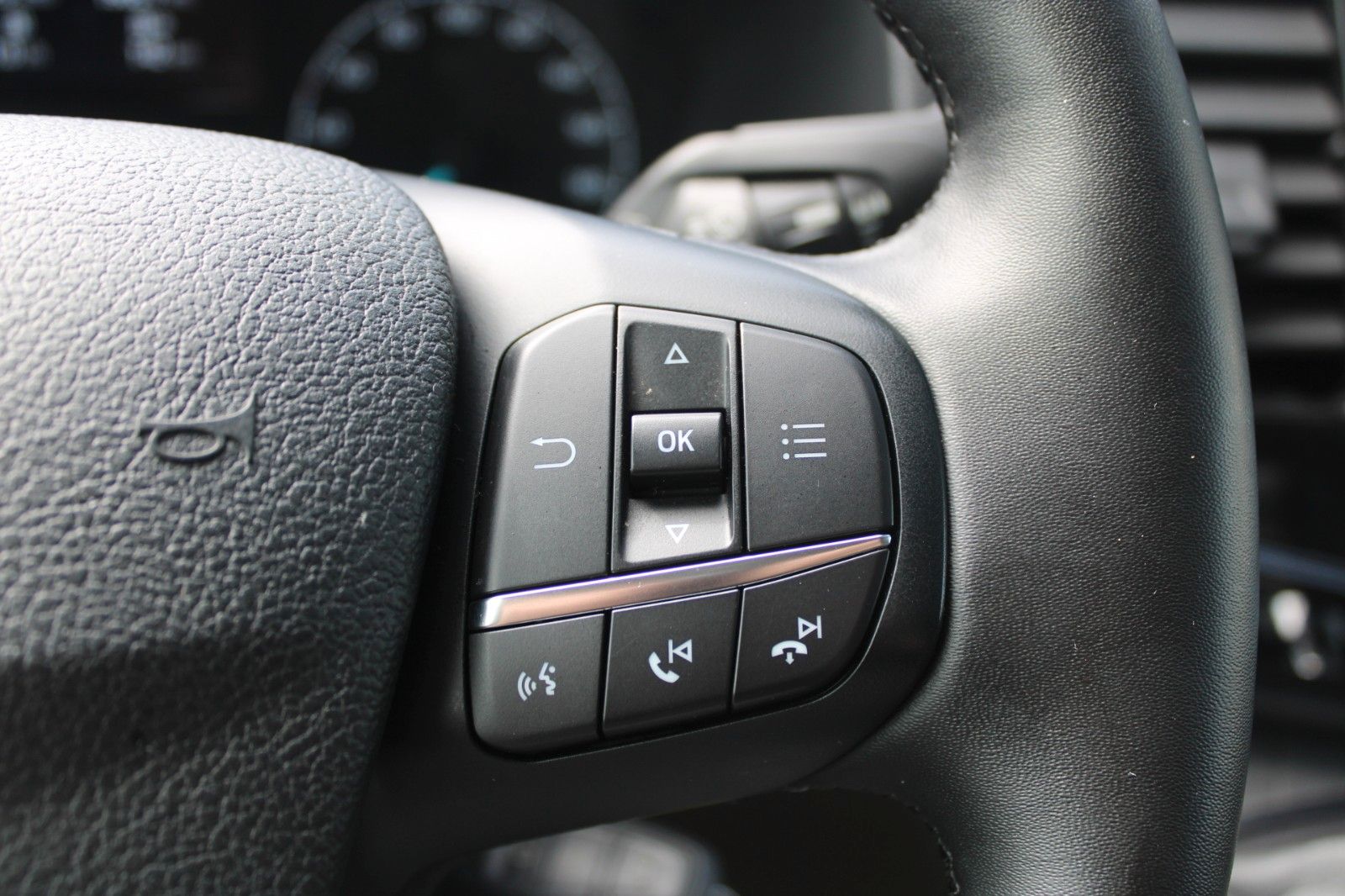 Fahrzeugabbildung Ford Transit 330 L2 H3 hoch TREND Kasten NAVI CAM ACC