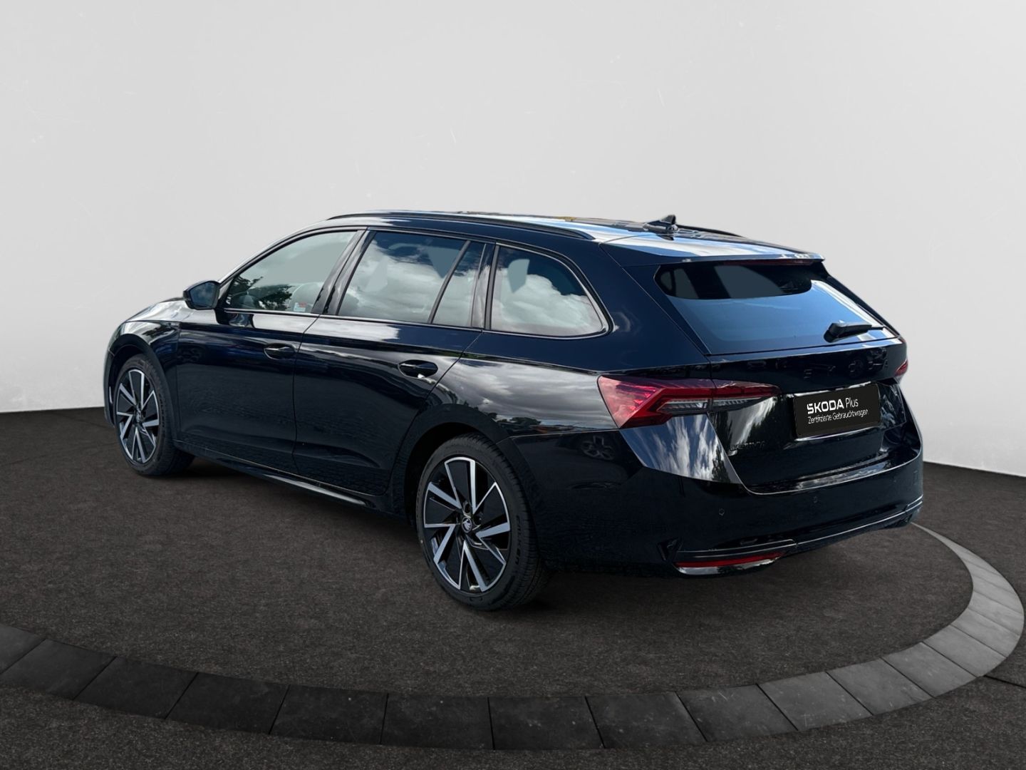 Skoda Octavia Combi 2.0 TDI DSG Sportline Matrix AHK H imagem 3