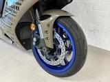 Yamaha YZF-R1 RN65 +AKRA+INDIVIDUALLACK+ - YAMAHA BLAU R6