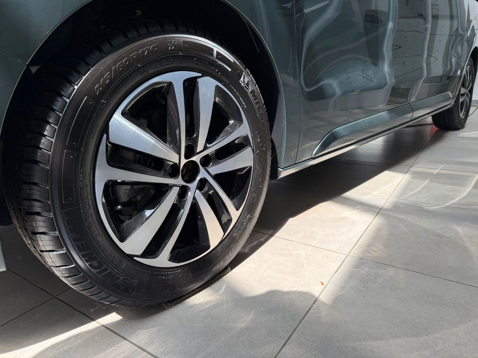 Fahrzeugabbildung Citroën Holidays Diesel 180 Automatik Paket Max
