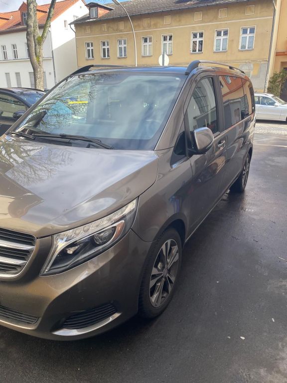 Image of Mercedes-Benz V 220