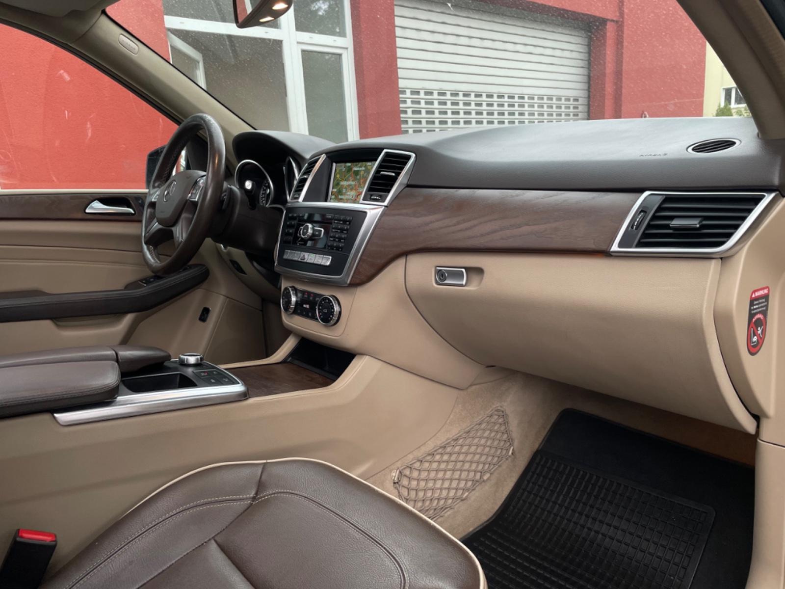 Mercedes-Benz ML 350 4Matic AMG /S-DACH/R-KAMERA/MEMORY/LEDER