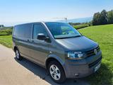 Volkswagen T5 mit mobilem Camper-Ausbau + 6 Sitze - Volkswagen T5: Ausbau