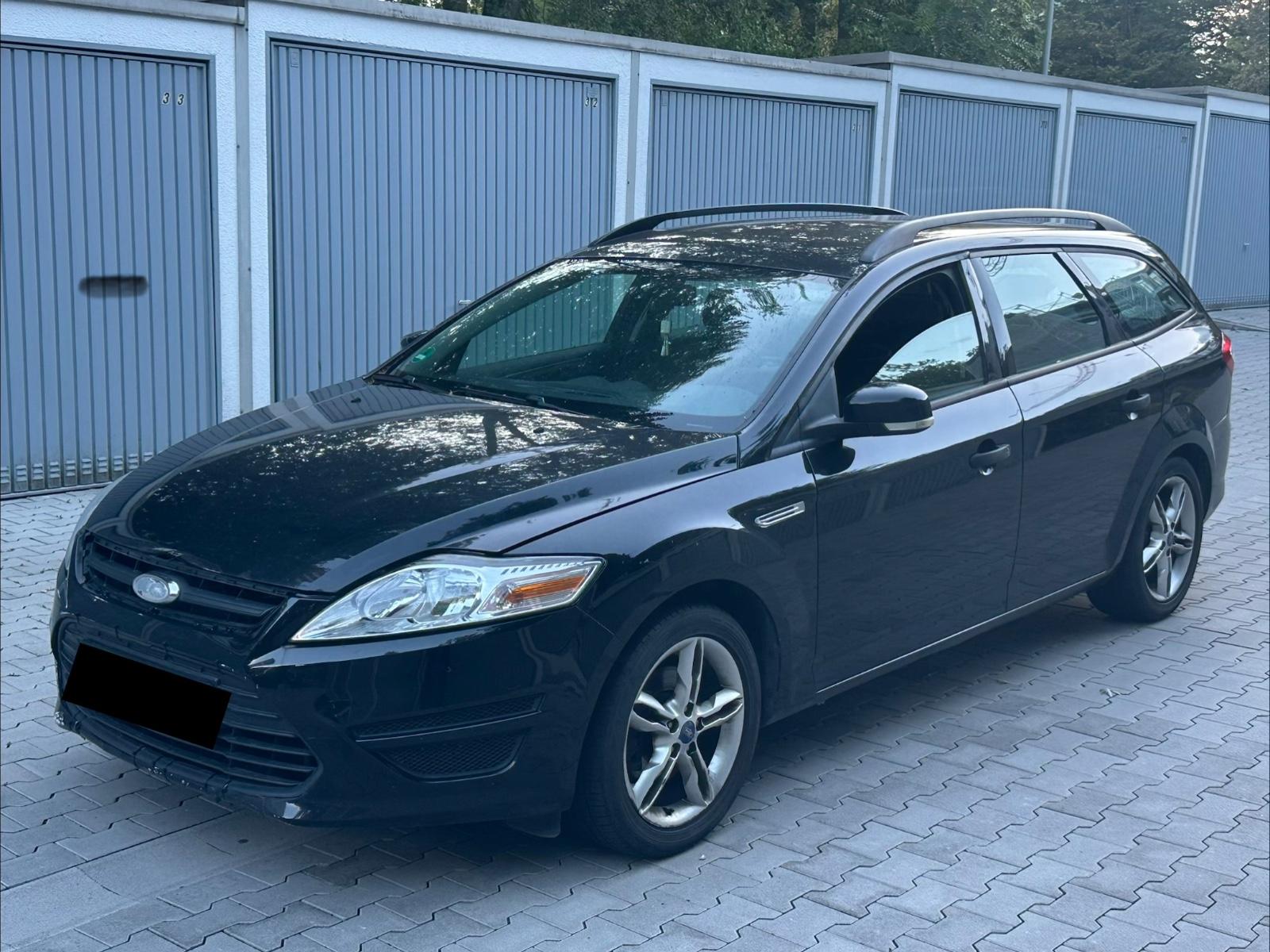 Ford Mondeo 2011 — interior