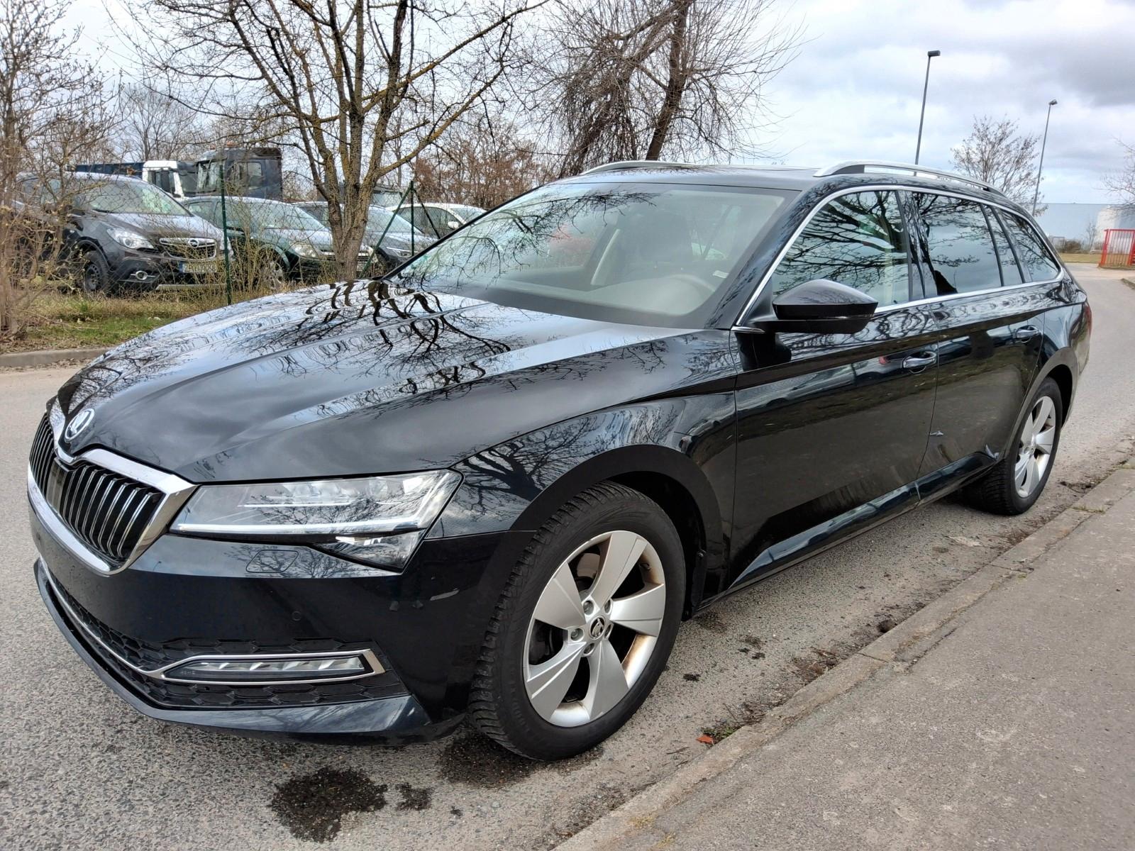 Skoda Superb 2.0  /LED/DSG/ 4x4 STYLE/PANO/SHZ/AHK/NAV
