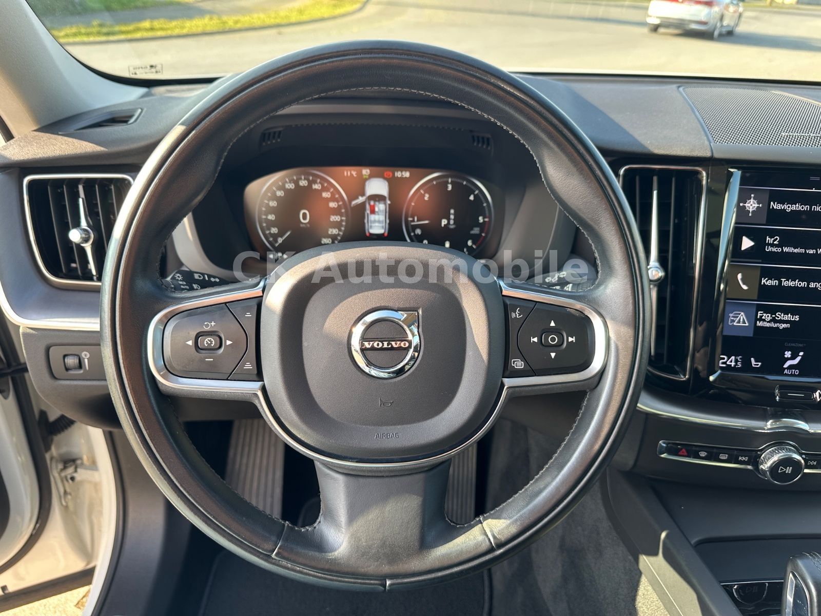 Fahrzeugabbildung Volvo XC60 B4 Momentum Pro AWD/Navi/Leder/Pano/LED/Kam