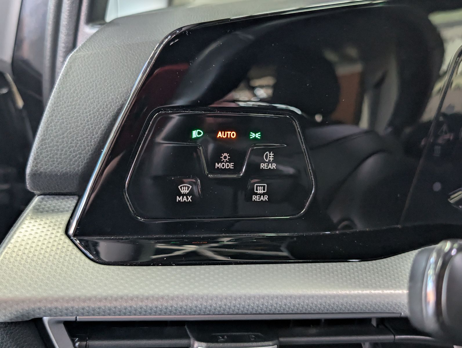 Fahrzeugabbildung Volkswagen Golf Move 1.5 TSI ACC LED SHZ VIRT AMBI APP BHL