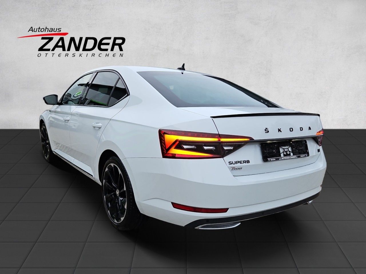 Fahrzeugabbildung SKODA Superb Sportline iV AHK NAVI Standheizung