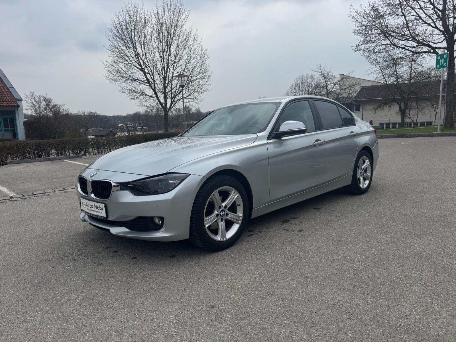 BMW 320i Limousine*Automatik*Display*Navi*Memory*