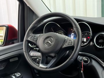 Mercedes V 220 - 9