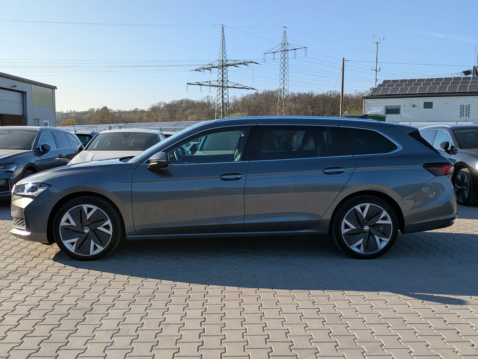 Fahrzeugabbildung SKODA Superb 2.0 TDI 4x4 Selection MATRIX*AHK*PANO*19"