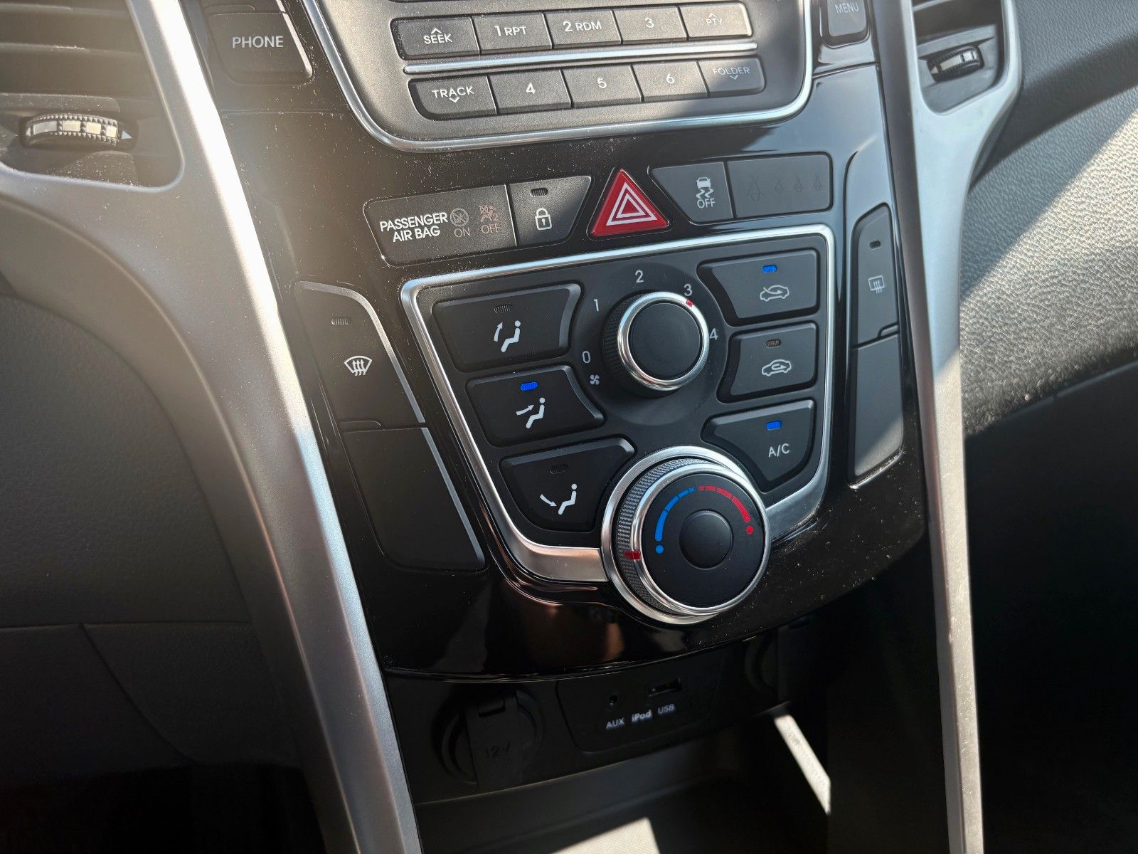 Fahrzeugabbildung Hyundai i30 1.6 CRDi 81kW Klima 2.HAND PDC Freisprech
