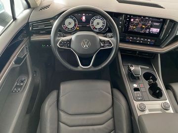 Volkswagen Touareg - 8