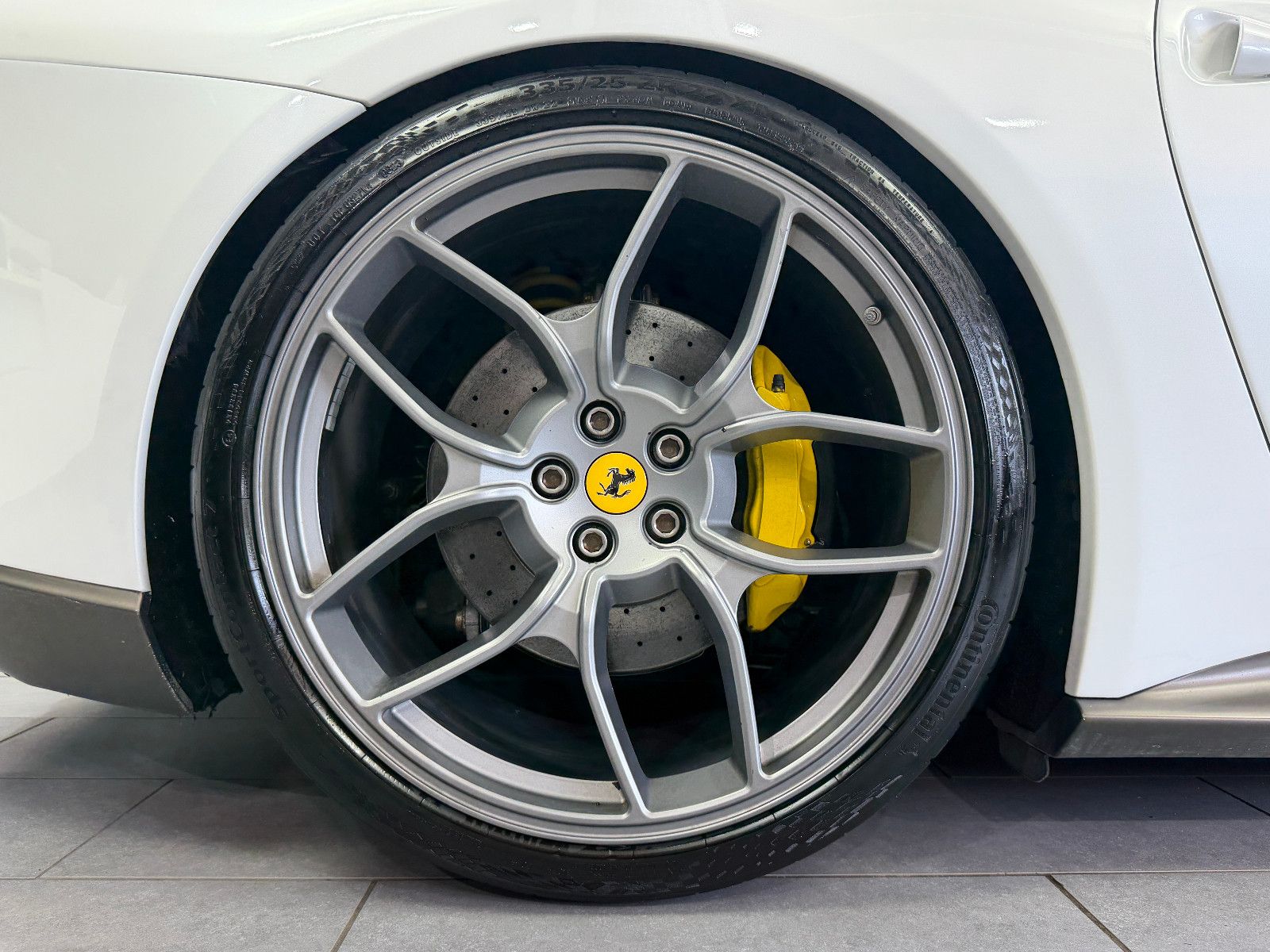 Fahrzeugabbildung Ferrari F12 Berlinetta|RACING-SEATS|NOVITEC-UMBAU|LIFT