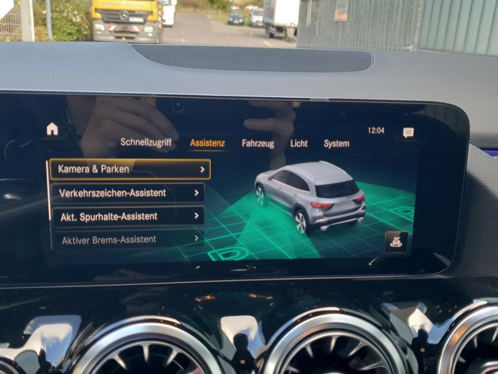 Fahrzeugabbildung Mercedes-Benz GLA 200 AMG*Night*LED*KeyLess*SpurH*ParkAss*RFK