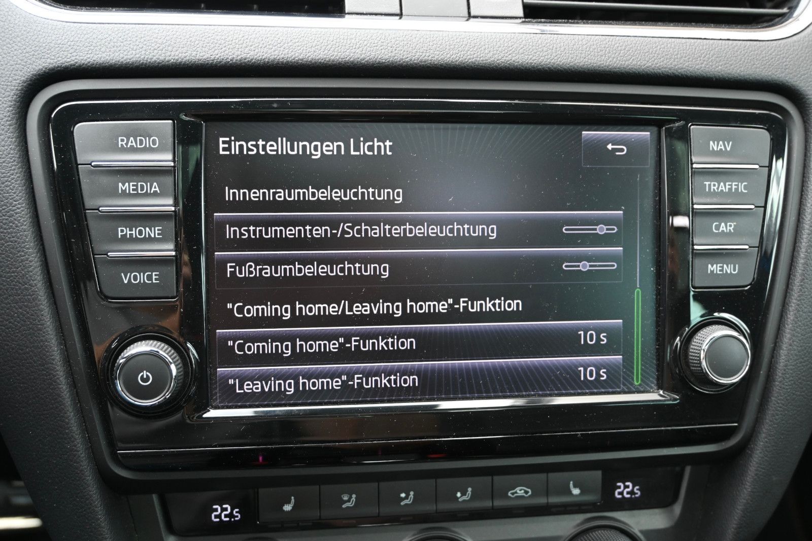 Fahrzeugabbildung SKODA Octavia 2.0 TDI Green tec DSG RS Combi °AHK°STHZ