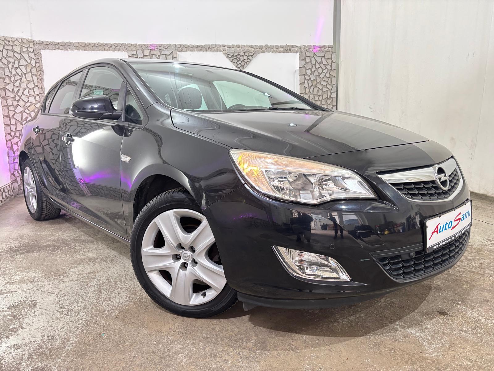 Opel Astra J 1,4 Lim. Edition NAVI EINPARKHILFE KLIMA