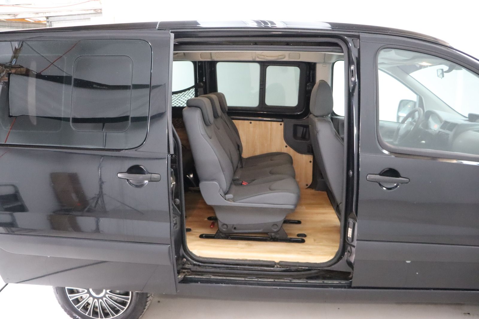 Fahrzeugabbildung Peugeot Expert Tepee 1.6HDI COOL 8 Sitzer