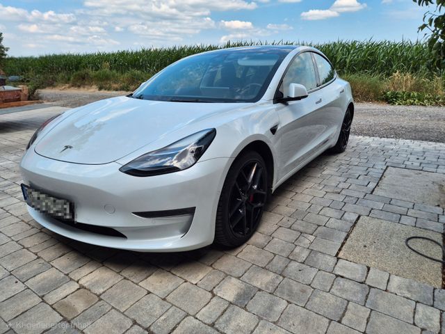TESLA Model 3 Performance mit Allradantrieb