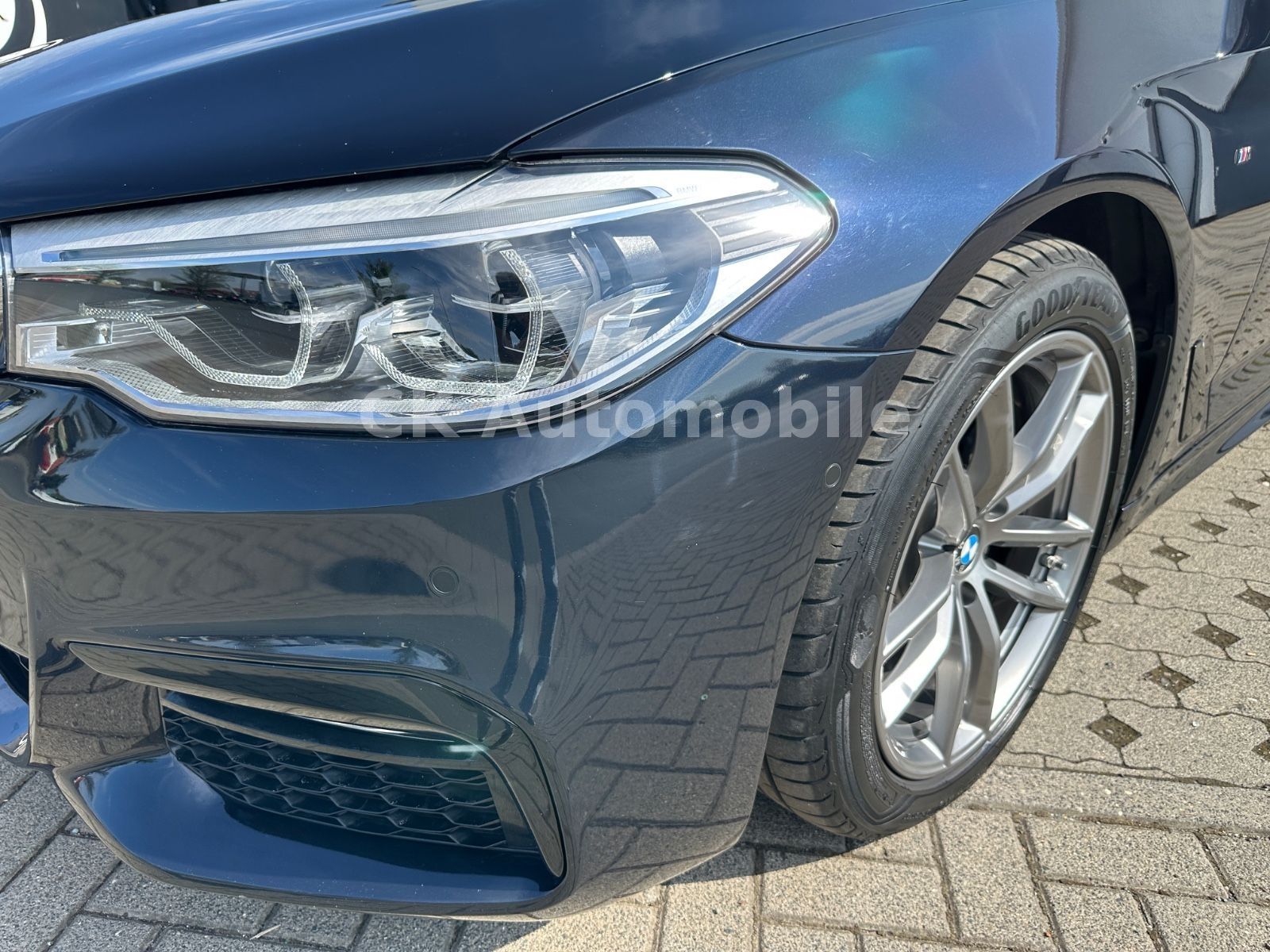 Fahrzeugabbildung BMW 520d xDrive Lim. M-Sport/Navi/Head-Up/LED