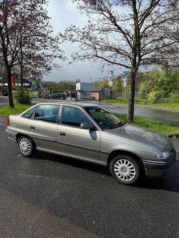 Opel Astra F Limousine 1.6 *Automatik TÜV NEU