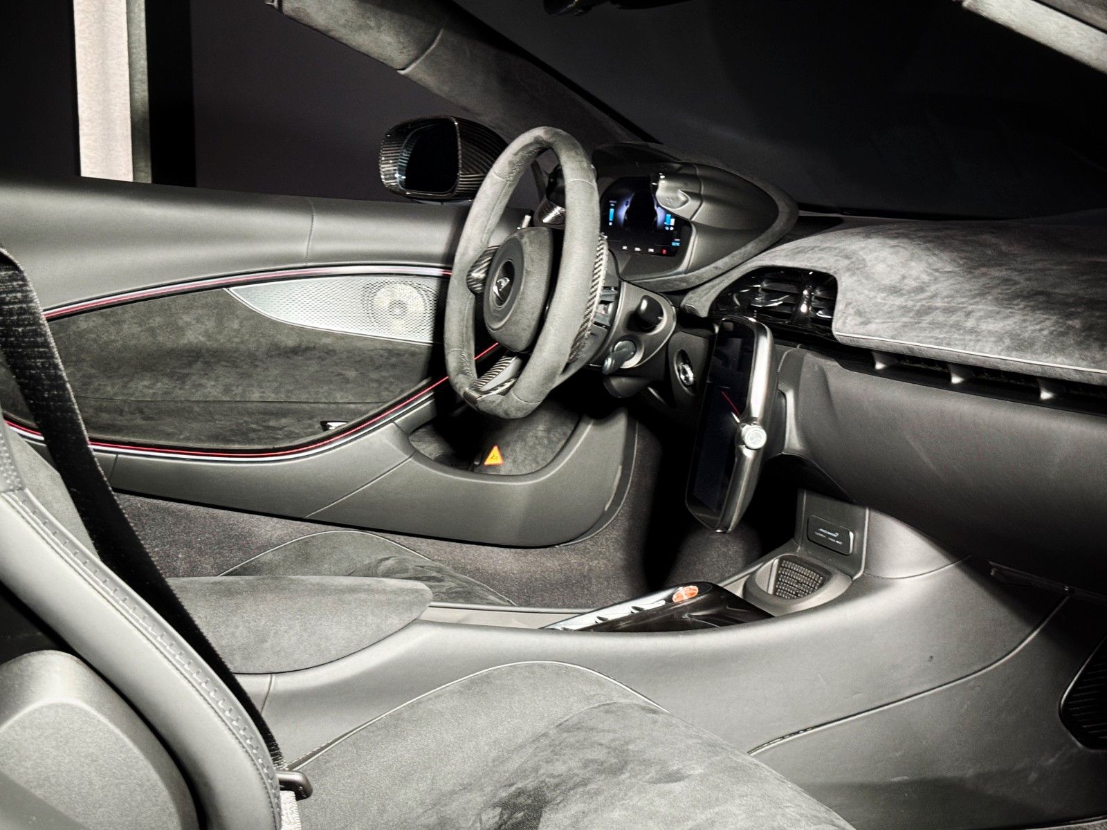 Fahrzeugabbildung McLaren Artura Spider + MSO Lava Grey + Carbon Pack +PPF