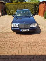 Mercedes-Benz Mercedes Benz E 320 T W124 - Oldtimer - Mercedes-Benz E 320 mit Benzin-Antrieb: Kombi