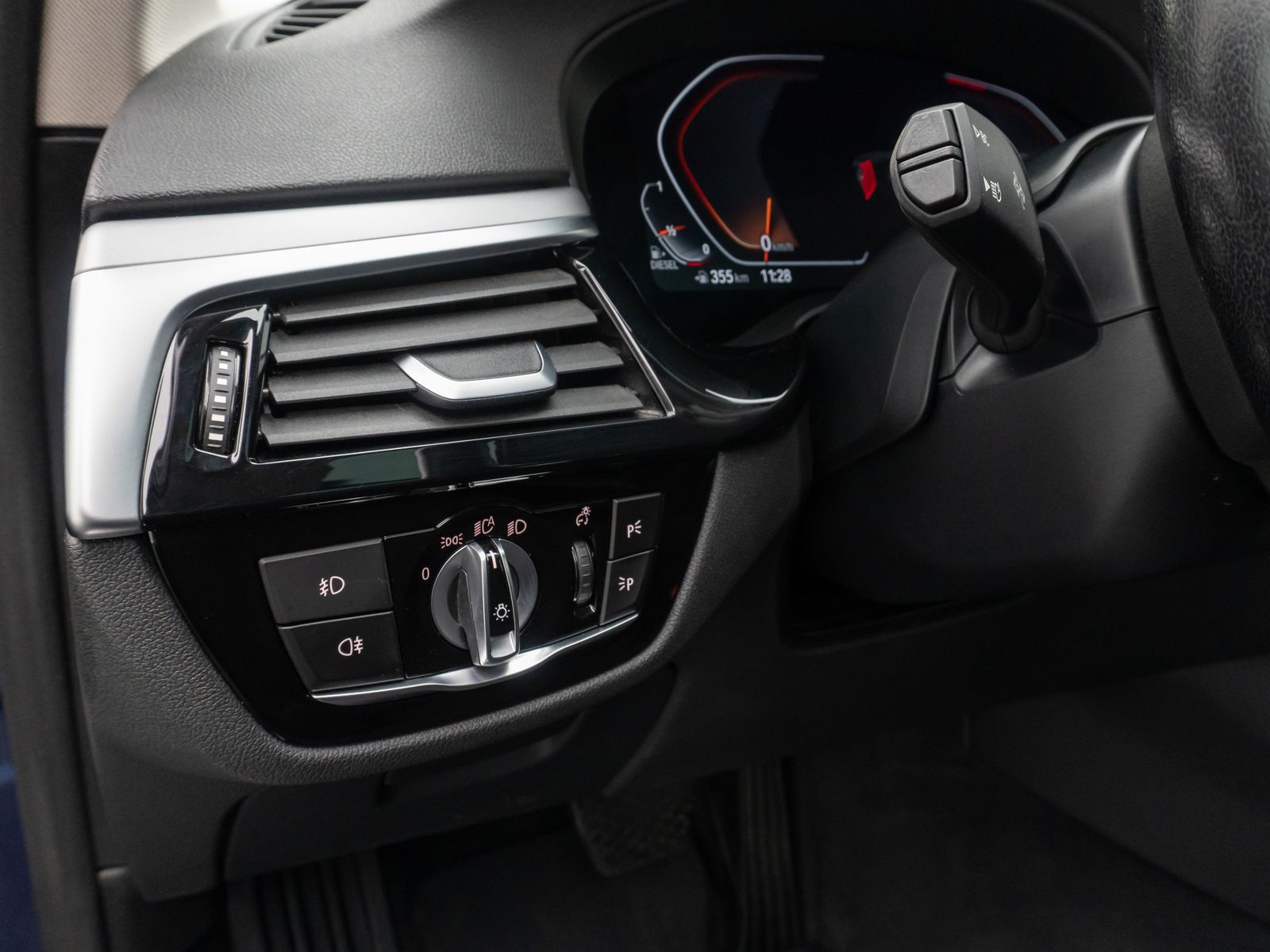 Fahrzeugabbildung BMW 520d Kamera DAB Stop&Go AHK Alarm Fernlichtassis