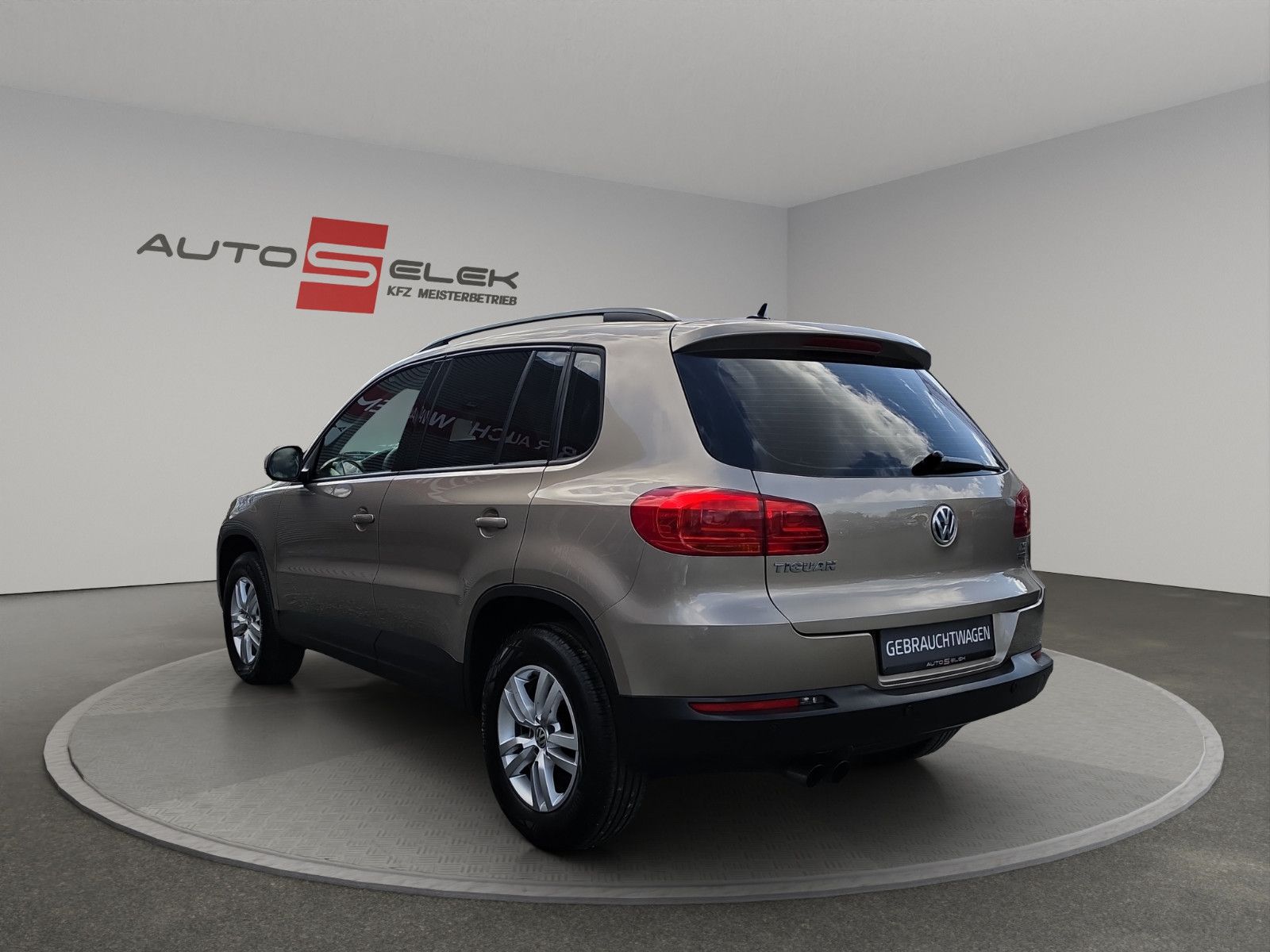 Fahrzeugabbildung Volkswagen Tiguan AHK TEMPOMAT PDC SHZ TÜV SERVICE NEU