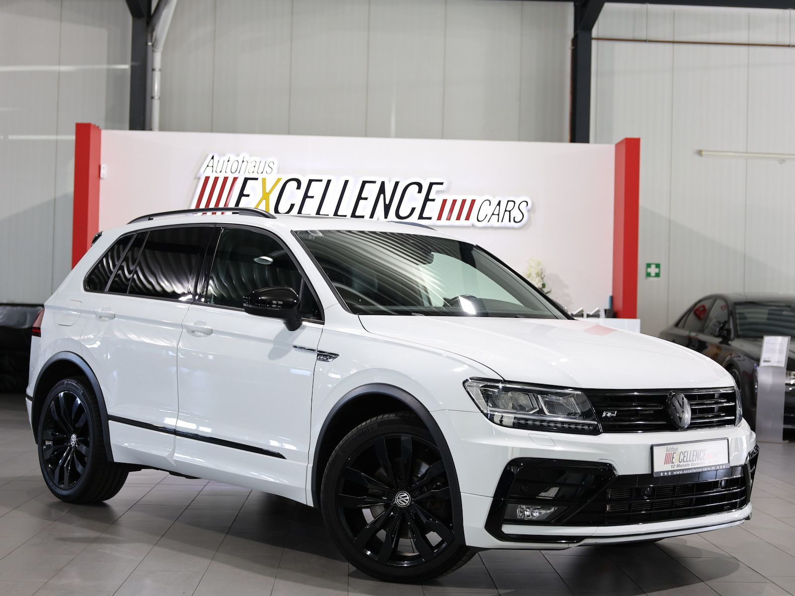 Volkswagen Tiguan 2.0 TDI DSG 4M R-LINE SPORT WHITE & BLACK